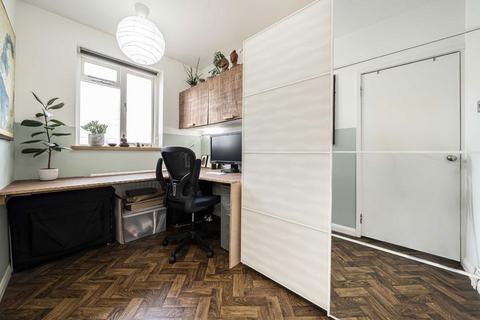 2 bedroom flat for sale, Crawthew Grove, London SE22