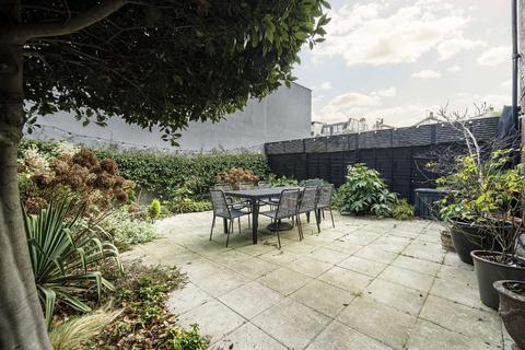 2 bedroom flat for sale, Crawthew Grove, London SE22