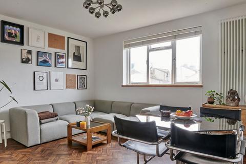 Crawthew Grove, London SE22