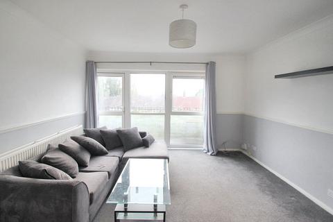 1 bedroom flat to rent, Beechwood Drive, Woodford Green, IG8