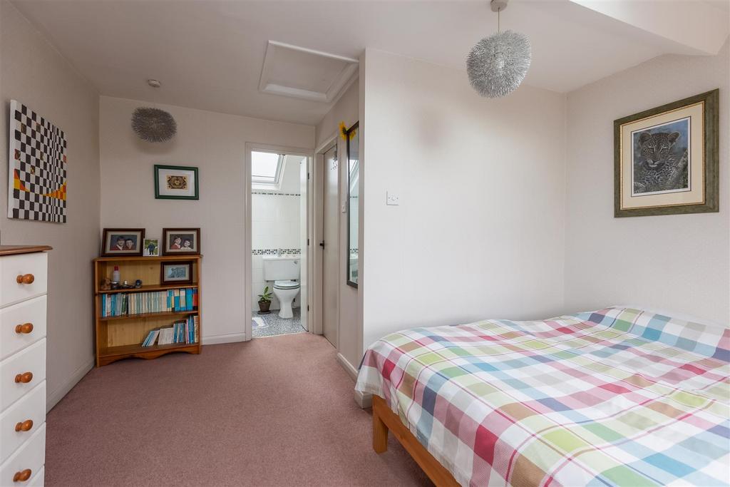 Westgate 25 Bedroom 4-2.jpg