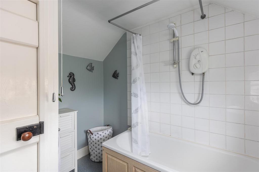 Westgate 25 Bathroom-2.jpg