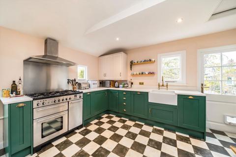 3 bedroom flat for sale, Burnbury Road, London SW12
