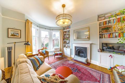 3 bedroom flat for sale, Burnbury Road, London SW12