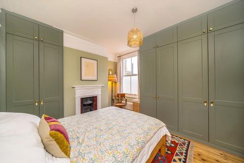 3 bedroom flat for sale, Burnbury Road, London SW12