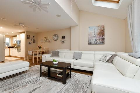 3 bedroom townhouse for sale, Manston Road, Ramsgate CT12