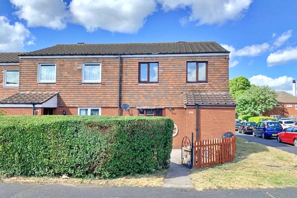 Professionals love this Spacious Room Close to Ci