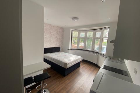 undefined, Northumberland Avenue, Isleworth TW7