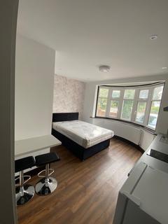 undefined, Northumberland Avenue, Isleworth TW7