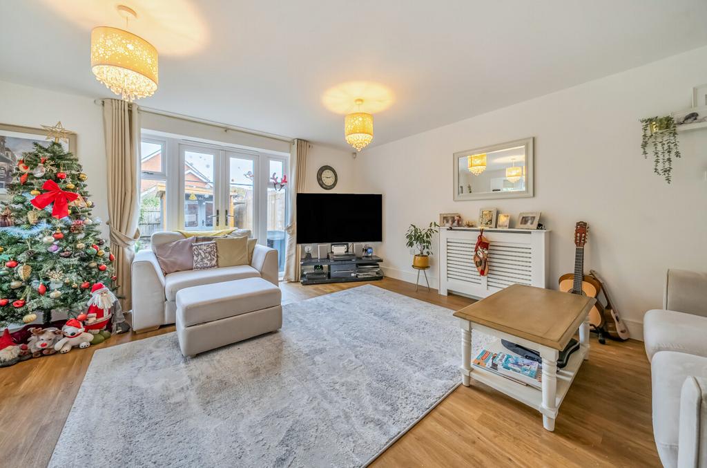 1385135-2-692820a...