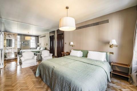 3 bedroom flat for sale, Upper Grosvenor Street, London W1K