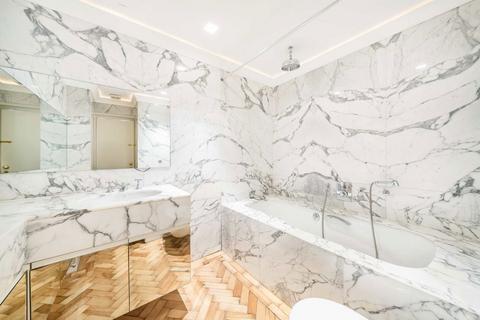 3 bedroom flat for sale, Upper Grosvenor Street, London W1K