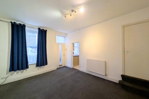 2 bedroom end of terrace house to rent, Fountain Street, Morley, Leeds, West Yorkshire, UK, LS27