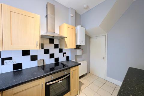 2 bedroom end of terrace house to rent, Fountain Street, Morley, Leeds, West Yorkshire, UK, LS27
