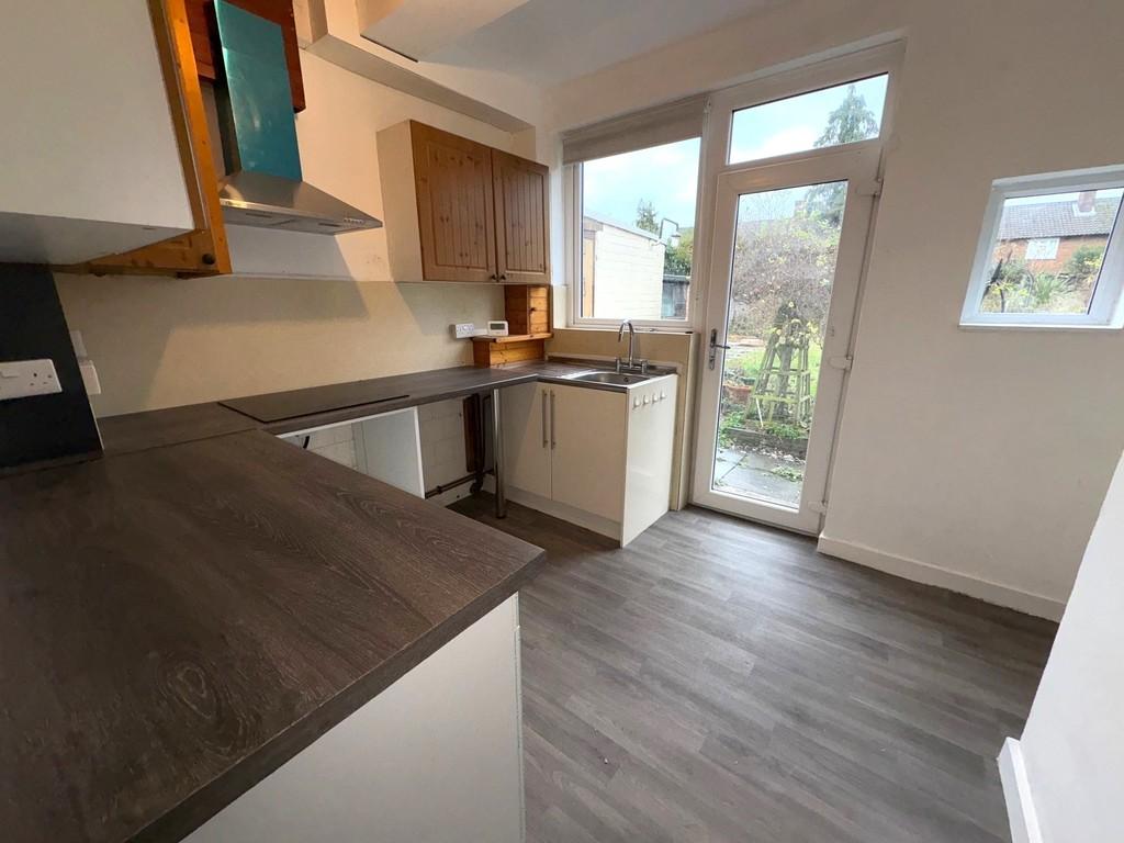 12 St Ursula Grove Kitchen1