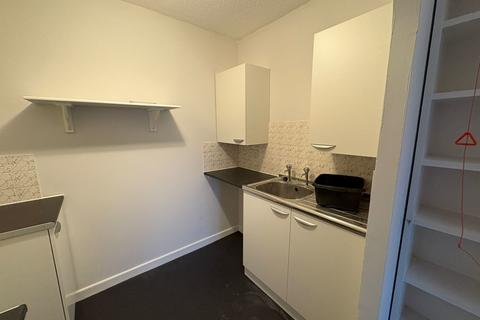 1 bedroom retirement property to rent, Homecourt House