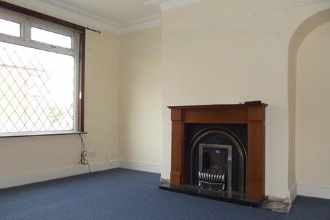 2 bedroom terraced house to rent, Longroyd Avenue, Leeds LS11