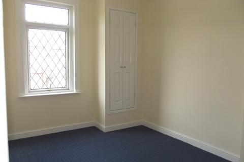 2 bedroom terraced house to rent, Longroyd Avenue, Leeds LS11