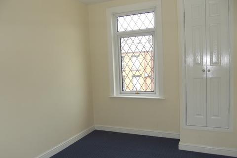 2 bedroom terraced house to rent, Longroyd Avenue, Leeds LS11