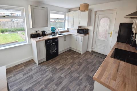 3 bedroom detached house to rent, Shemilt Crescent, Bradeley, Stoke-On-Trent