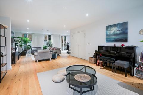 undefined, Admiralty Avenue, Royal Wharf, E16