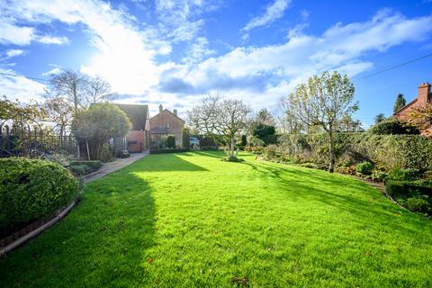 3 bedroom detached bungalow for sale, Flashbrook, Newport