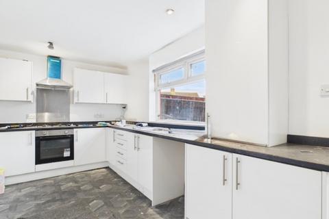 3 bedroom terraced house to rent, Castleford Road, Sunderland