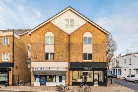 1 bedroom flat to rent, Cairngorm Close, Teddington TW11