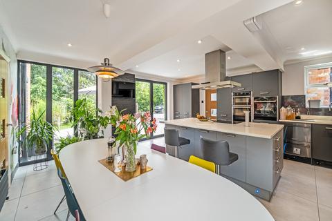 5 bedroom detached house for sale, Tarvin Road, Littleton