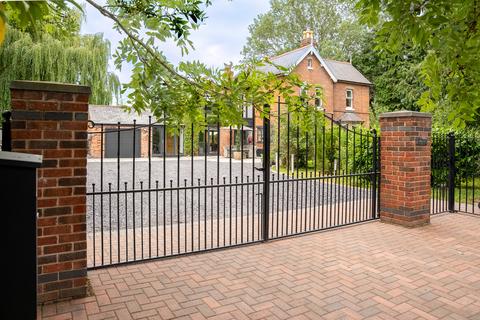5 bedroom detached house for sale, Tarvin Road, Littleton