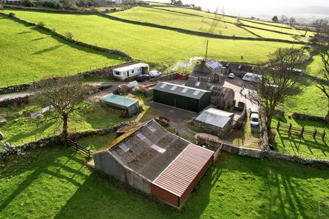 undefined, Cae Uchaf Farm, Clogwyn Melyn