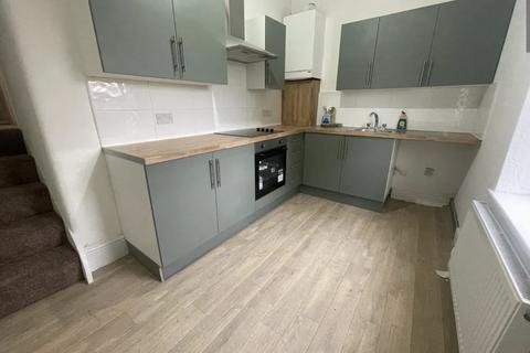 3 bedroom apartment to rent, Sylvan Avenue, London N22