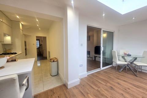 Eaton Close, Stanmore