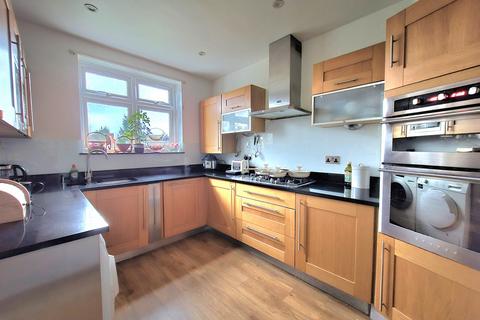 4 bedroom semi-detached house for sale, Devon Close, Buckhurst Hill, IG9