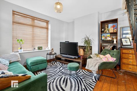 3 bedroom end of terrace house for sale, Wyndham Street, Riverside, Cardiff
