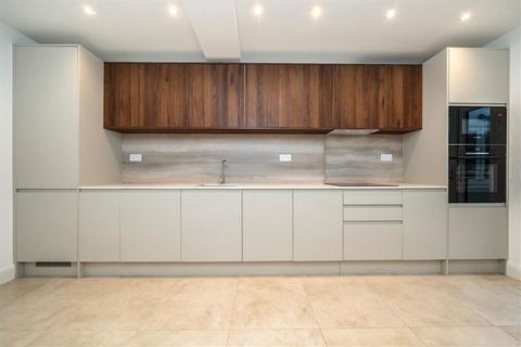 3 bedroom flat to rent, Shepherds Bush Road, London W6