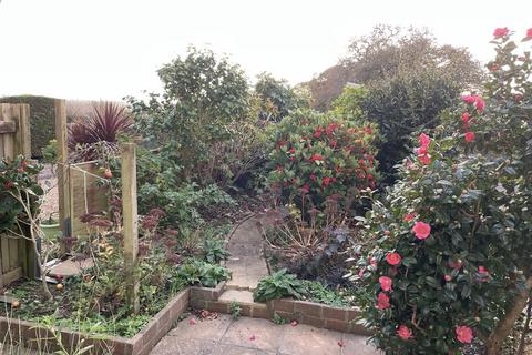 2 bedroom end of terrace house to rent, Messack Close, Falmouth TR11