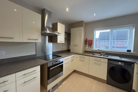 2 bedroom house to rent, Cedar Close, Exeter EX5