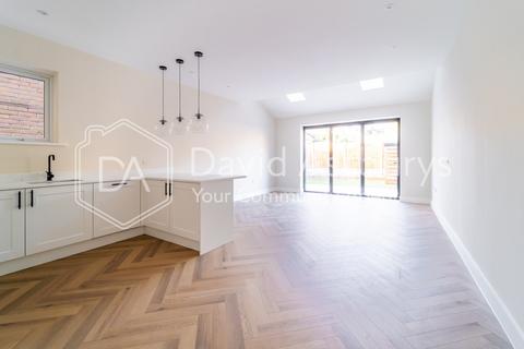 4 bedroom semi-detached house to rent, Bignold Road, Forest Gate, London
