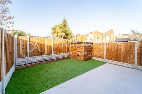 4 bedroom semi-detached house to rent, Bignold Road, Forest Gate, London
