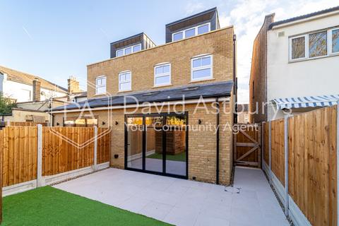 4 bedroom semi-detached house to rent, Bignold Road, Forest Gate, London