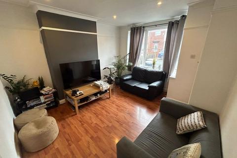 2 bedroom terraced house to rent, Park View Avenue, Burley Park, Leeds