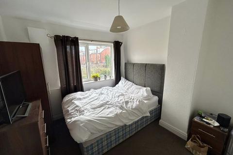 2 bedroom terraced house to rent, Park View Avenue, Burley Park, Leeds