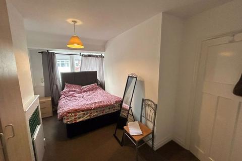 2 bedroom terraced house to rent, Park View Avenue, Burley Park, Leeds