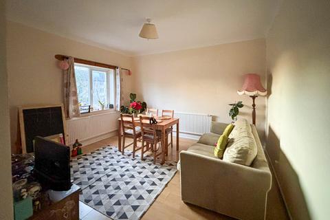 2 bedroom flat to rent, Milton Road, Cambridge CB4