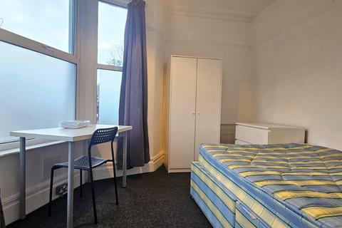 7 bedroom house share to rent, Ash Road, Bristol