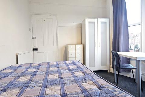 7 bedroom house share to rent, Ash Road, Bristol