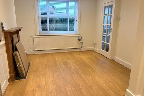 2 bedroom cottage to rent, Old Road, Essex CO13