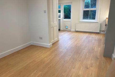 2 bedroom cottage to rent, Old Road, Essex CO13