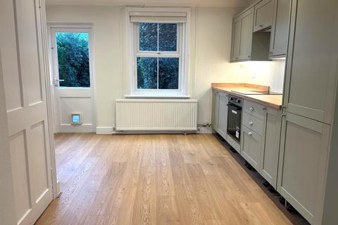 2 bedroom cottage to rent, Old Road, Essex CO13